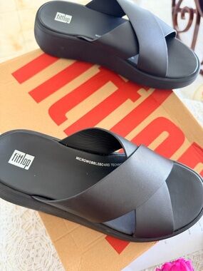 NWT Fitflop Black Crisscross Slide Sandals with Platform